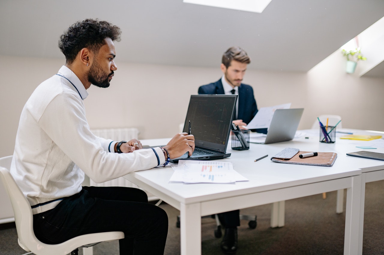 How to Manage a Hybrid Team Long-Term