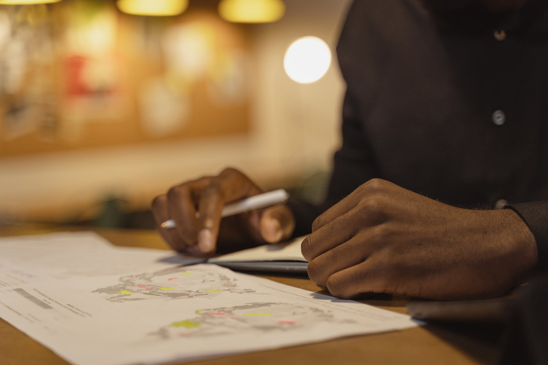 Learning by doing: How does contextual learning develop stronger and more capable leaders?